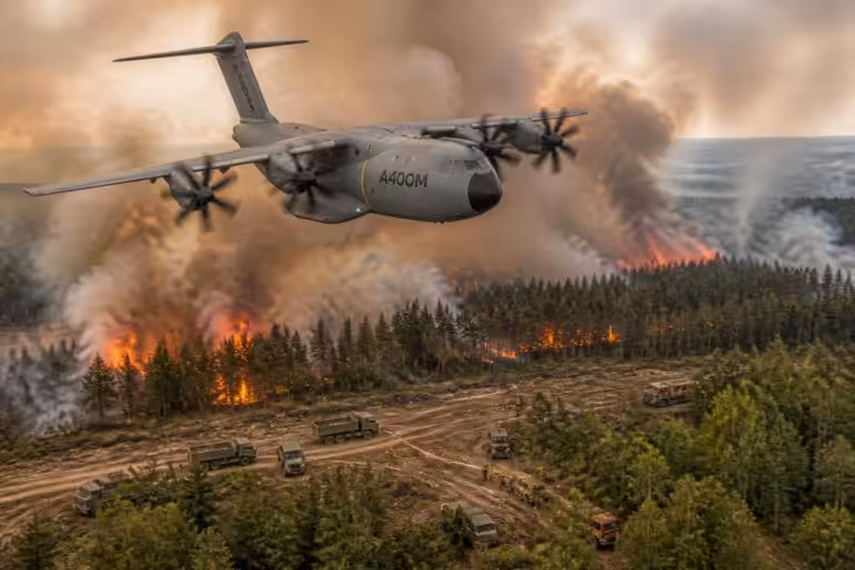 l'a400m mobilisé pour soutenir les opérations militaires de lutte contre les incendies, renforçant l'efficacité et la rapidité des interventions sur le terrain.