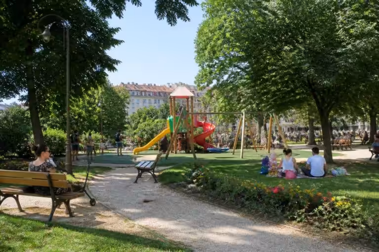 explorez les meilleurs parcs de saint-étienne pour une journée inoubliable en famille, entre nature, jeux et détente.