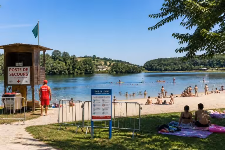 découvrez la base de loisirs de castéra-verduzan où sécurité optimale rime avec une saison estivale riche en activités et en moments conviviaux pour toute la famille.